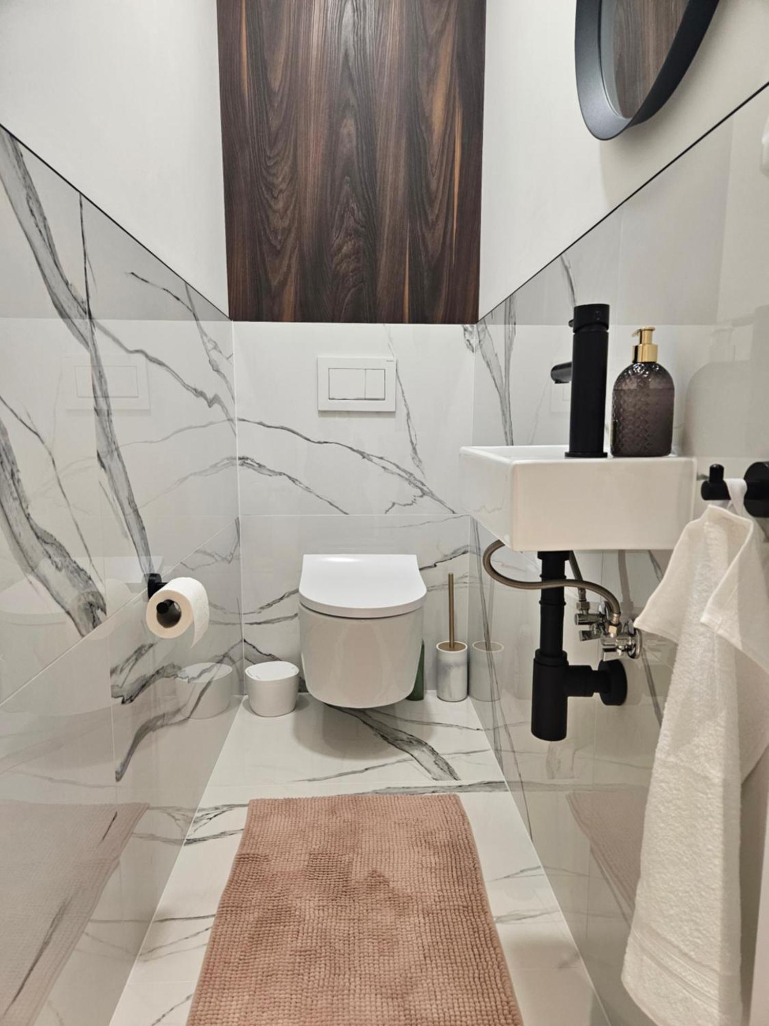 Rose Luxury Apartment & 24H Self Check-In With Private Parking Besztercebánya Kültér fotó